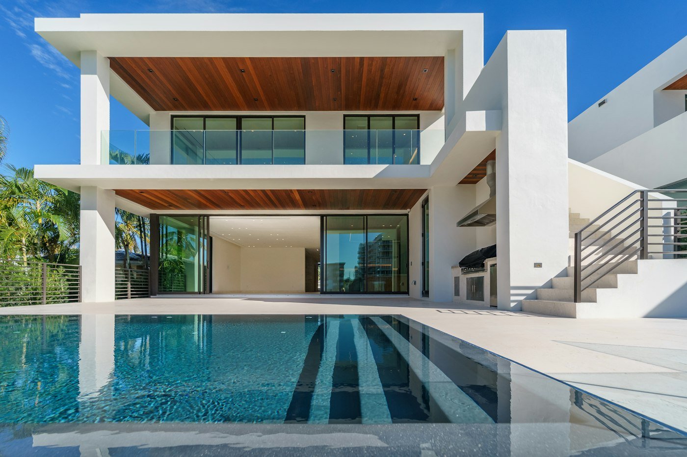 Luxury pool villa for sale in Pattaya with private swimming pool